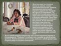 Девочка сидит за столом и ничем не занята, словно действительно на миг